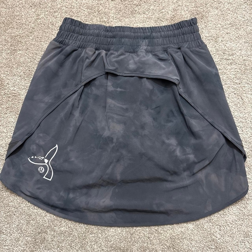 Lululemon Aloha Gray Black Tie Dye Athletic Skirt Women's Size 4